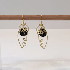 Abstract Face Earrings with heart shaped lips - Black